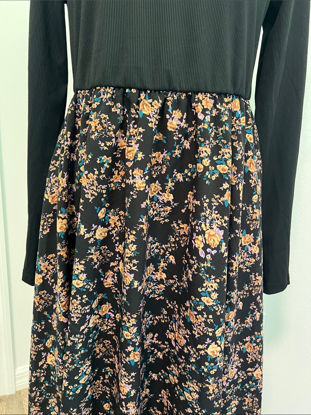 Black Floral Long-Sleeve V-Neck Midi Dress - Picture 3 of 11